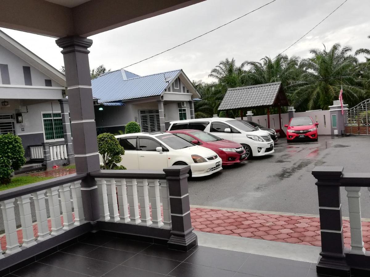 Homestay Hj Esmon Parit Raja Uthm Batu Pahat Buitenkant foto