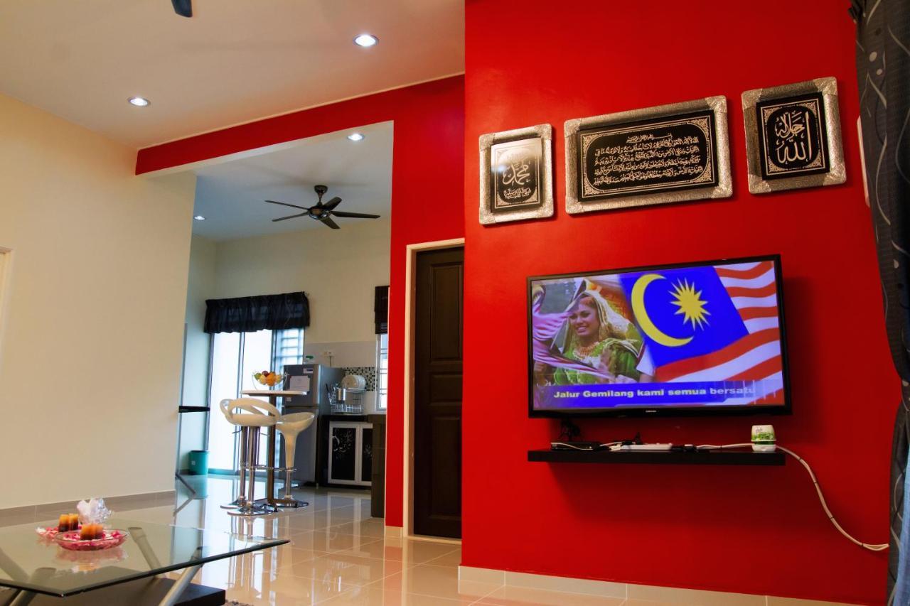 Homestay Hj Esmon Parit Raja Uthm Batu Pahat Buitenkant foto
